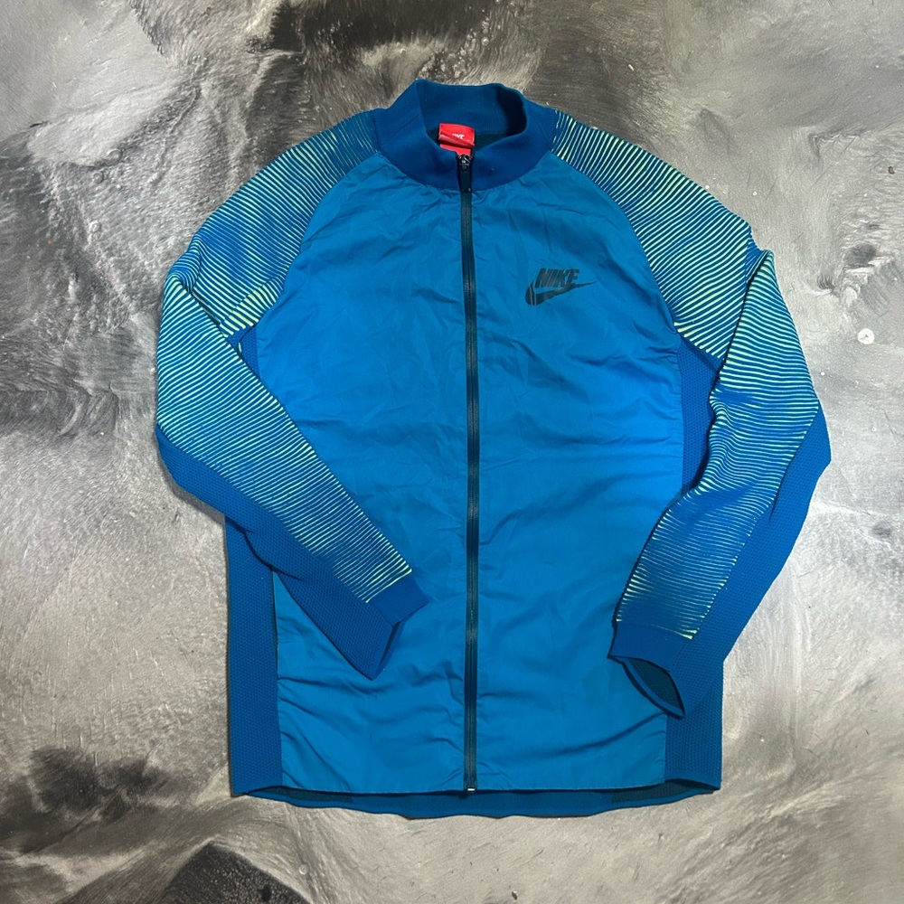 Nike Men's Vibrant Blue Windbreaker